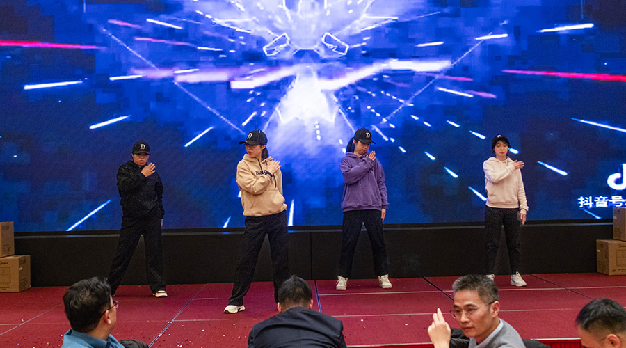 变革创新，突破前行 | 尊龙凯时人生就是搏储能2023年终总结大会及2024年迎新年会圆满落幕