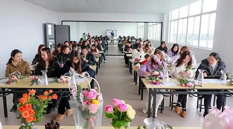 花开十里，美丽如你 | 尊龙凯时人生就是搏储能举办三八妇女节艺术DIY活动